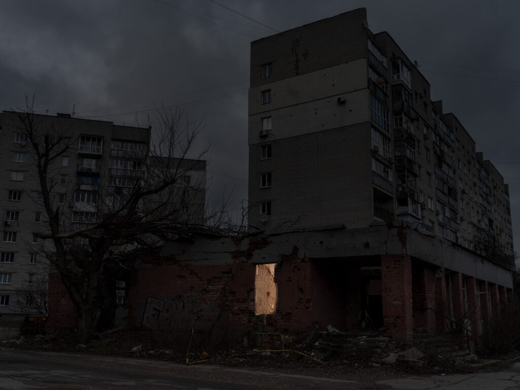 A travers les fissures 047